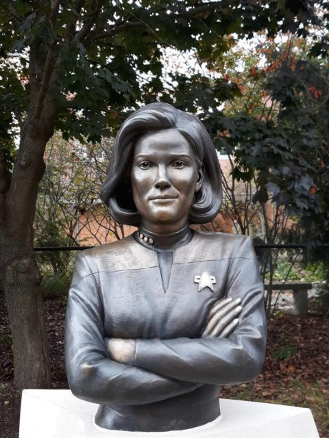 Il capitano Kathryn Janeway ha ora il suo monumento il primo piano