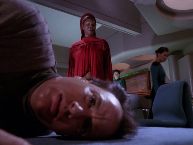 Whoopi Goldberg e John de Lancie in Star Trek Picard