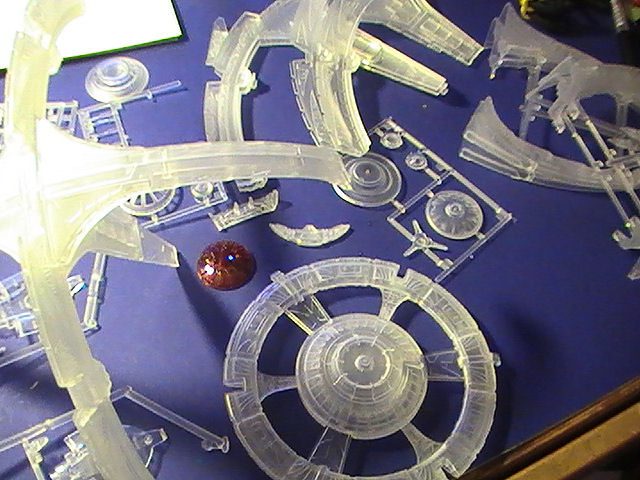 Star Trek: DEEP SPACE NINE AMT/Round2