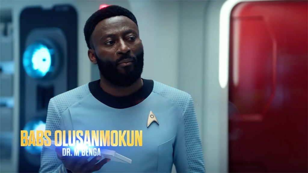 Babs Olusanmokun è il dottor M'Benga