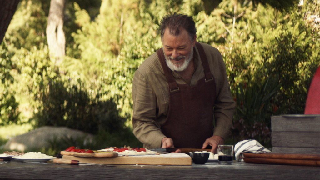 William Riker alle prese con una Pizza in Star Trek: Picard