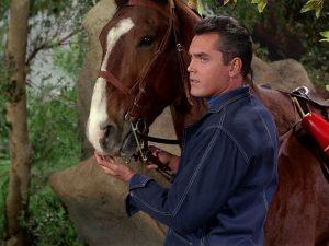 Il capitano Pike (Jeffrey Hunter) e il cavallo Tango in "The Cage".