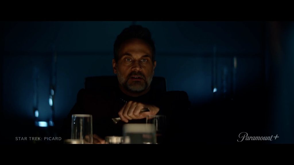 Todd Stashwick interpreta il Capitano della USS Titan-A