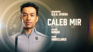 Ritratto di Caleb Mir in uniforme di Starfleet Academy con dettagli sulle sue caratteristiche: Assegnazione USS Athena, Specie Umano, Focus Non Dichiarato.