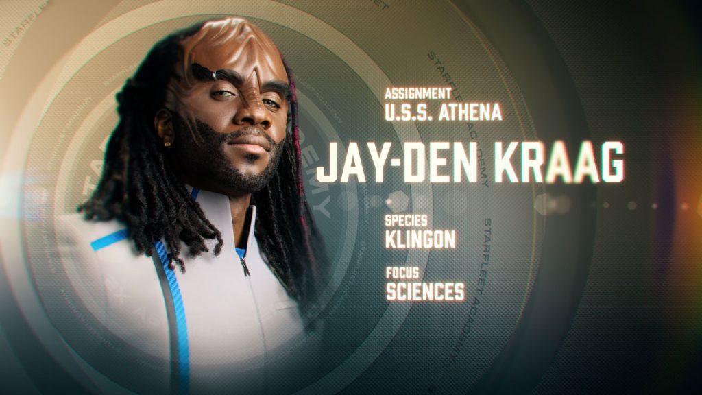 Ritratto di Jay-Den Kraag, un Klingon in uniforme di Starfleet Academy, con dettagli sulle sue caratteristiche: Assegnazione USS Athena, Specie Klingon, Focus Scienze.