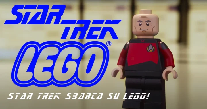 Certamente, ecco il testo alternativo e la descrizione per l'immagine dell'annuncio LEGO Star Trek. Testo alternativo (Alt Text): Immagine promozionale dell'annuncio di Star Trek LEGO. In primo piano la minifigure LEGO del Capitano Jean-Luc Picard. Sullo sfondo i loghi di Star Trek e LEGO e la scritta "Star Trek sbarca su LEGO!".