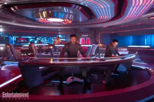 Tig Notaro nel ruolo di Jett Reno, Sandro Rosta nel ruolo di Caleb Mir e Romeo Carere nel ruolo di Ocam in 'Star Trek: Starfleet Academy'. Crediti foto: Brooke Palmer/Paramount+