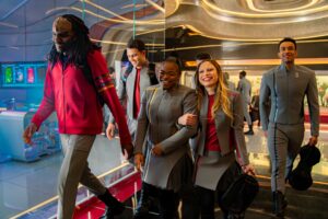 LR, Karim Diané nel ruolo di Jay-Den Kraag, George Hawkins nel ruolo di Darem Reymi, Kerrice Brooks nel ruolo di Sam, Bella Shepard nel ruolo di Genesis Lythe e Sandro Rosta nel ruolo di Caleb Mir nella stagione 1, episodio 5 di Star Trek: Starfleet Academy in streaming su Paramount+. Crediti foto: John Medland/Paramount+