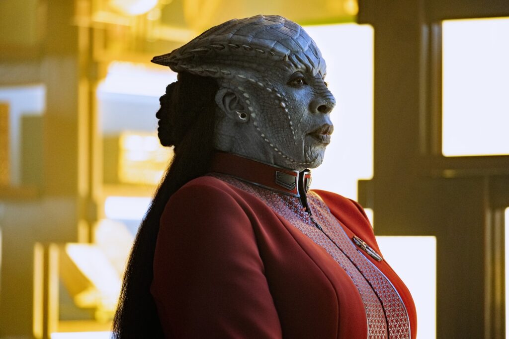 Gina Yashere nella Stagione 1, episodio 2 di Star Trek: Starfleet Academy in streaming su Paramount+. Foto Credit: Brooke Palmer/Paramount+