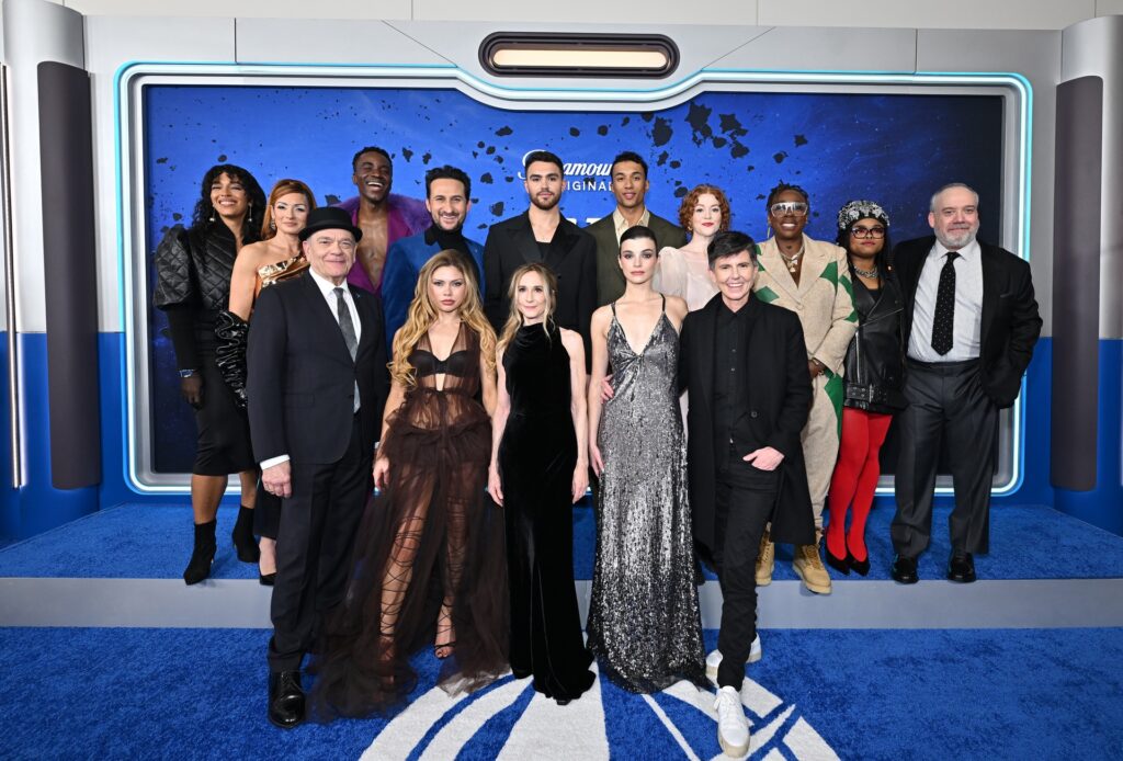 NEW YORK, NEW YORK – 6 GENNAIO: Tawny Newsome, Becky Lynch, Robert Picardo, Karim Diane, Raoul Bhaneja, Bella Shepard, Holly Hunter, George Hawkins, Sandro Rosta, Mary Wiseman, Zoë Steiner, Tig Notaro, Gina Yashere, Kerrice Brooks e Paul Giamatti partecipano alla prima mondiale dell'Accademia della Flotta Stellare all'American Museum of Natural History il 6 gennaio. 2026 a New York. (Foto di Roy Rochlin/Getty Images per Paramount+) da Trekmovie.com