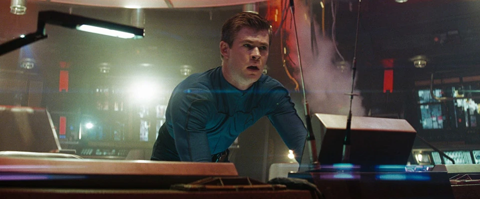 George Kirk al comando della USS Kelvin interpretato da Chris Hemsworth