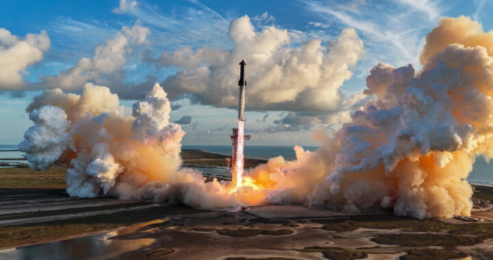 Il lancio, avvenuto alle 14: 48 italiane, della Starship S41 con il booster 21 per il 14° test di volo. Credito: SpaceX